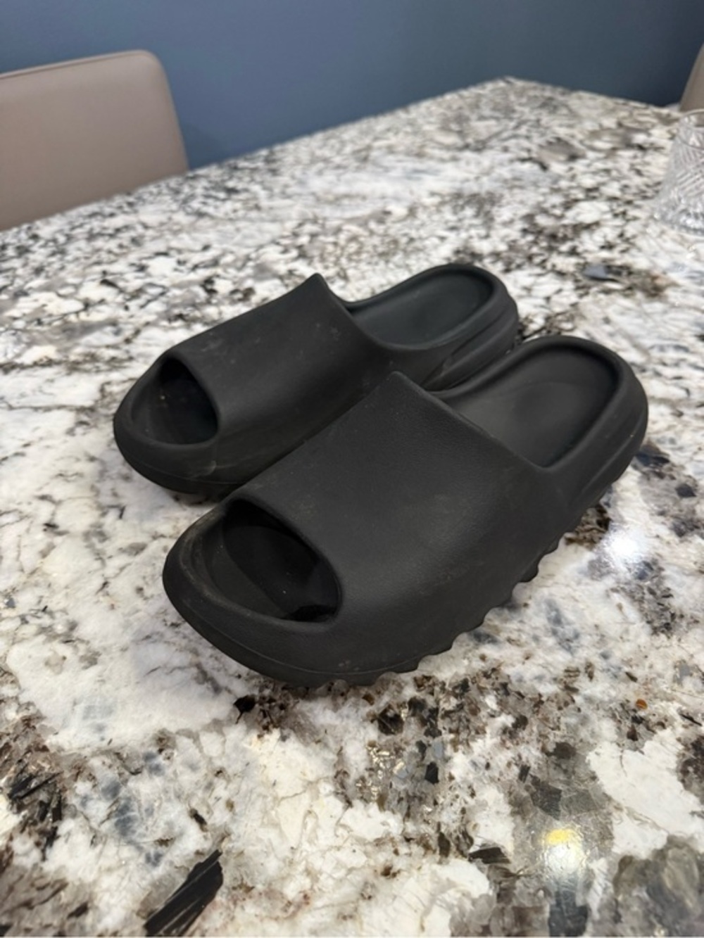 YeezeSlide Sandals - Cushioned Open-Toe Comfort men’s size 8